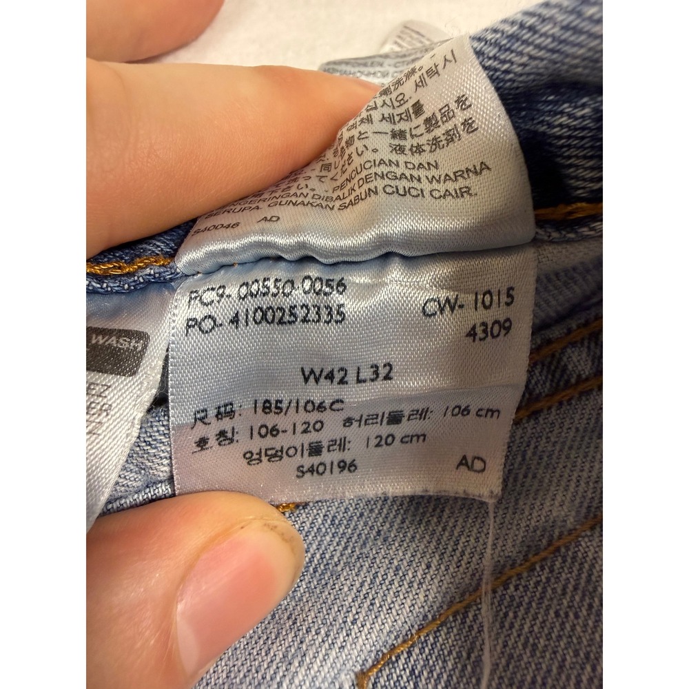 Levis 550 Relaxed Fit Tapered Leg Light Wash Blue Denim Jeans Mens 42x32 - Picture 5 of 12
